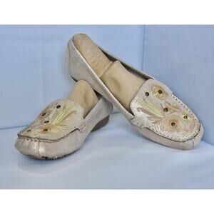 BareTraps Soft Gold Leather Floral Embroidered OTELLA Slip On Loafers Size 8.5M